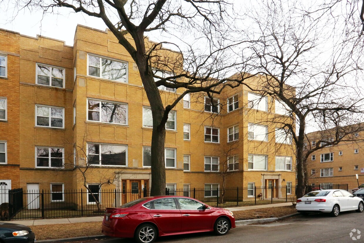 Building Photo - 4901-4909 N Avers Ave