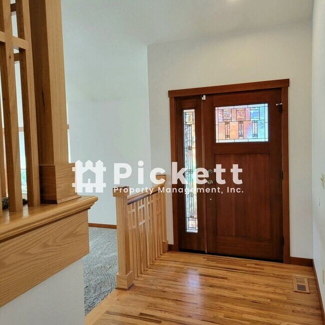 Building Photo - Beautiful 5 Bedroom Home in Silverdale wit...