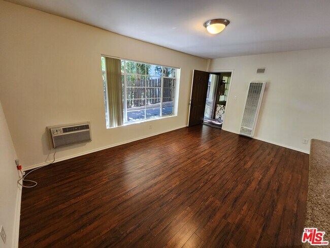 Foto del edificio - 1013 N San Vicente Blvd