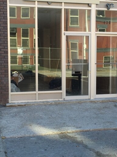 Foto del edificio - 438 Wilson Ave