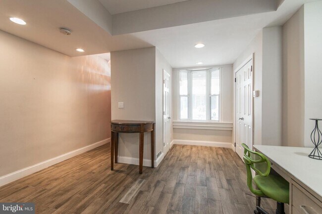 Foto del edificio - 1523 N Hollywood St