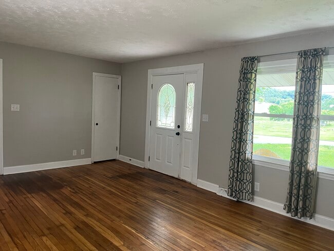 Building Photo - 1715 E Oakland Ave