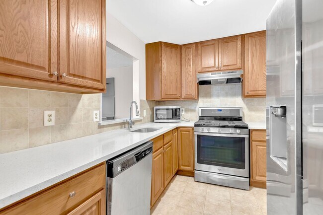 Building Photo - 205 Sunshine Ct