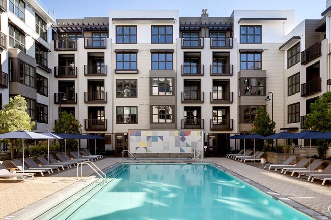 Building Photo - 1720 Villa St