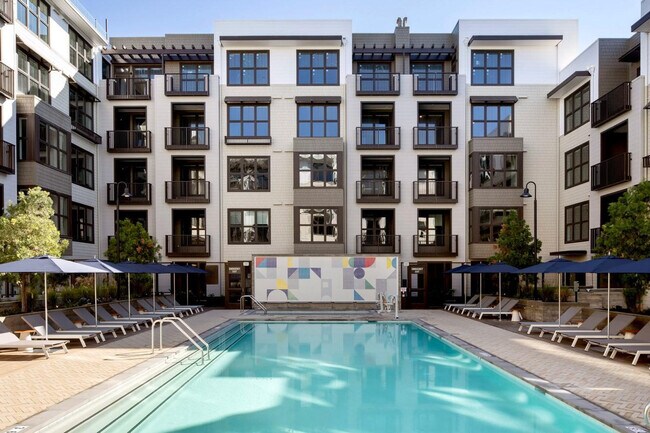 Building Photo - 1720 Villa St