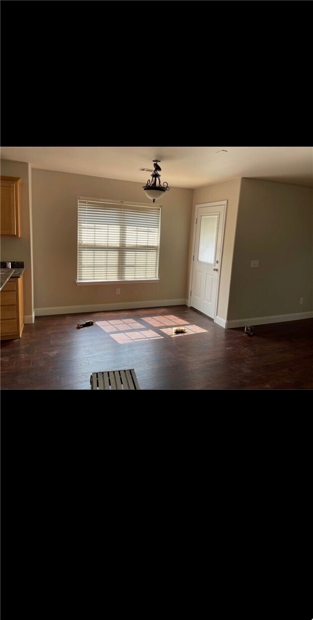 Building Photo - 867 Oakwood Ln