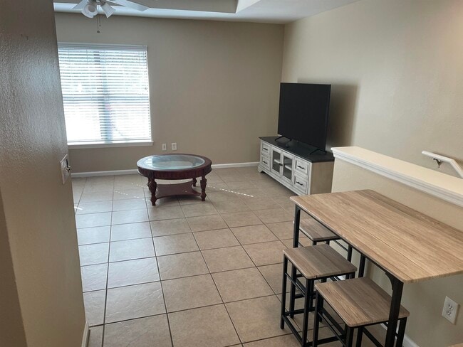 Building Photo - 741 White Dr