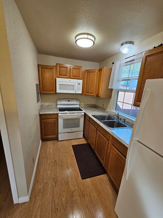 Building Photo - 305 Pulliam St