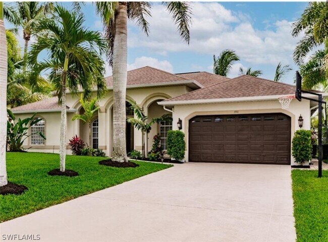 Building Photo - 3911 Chiquita Blvd S