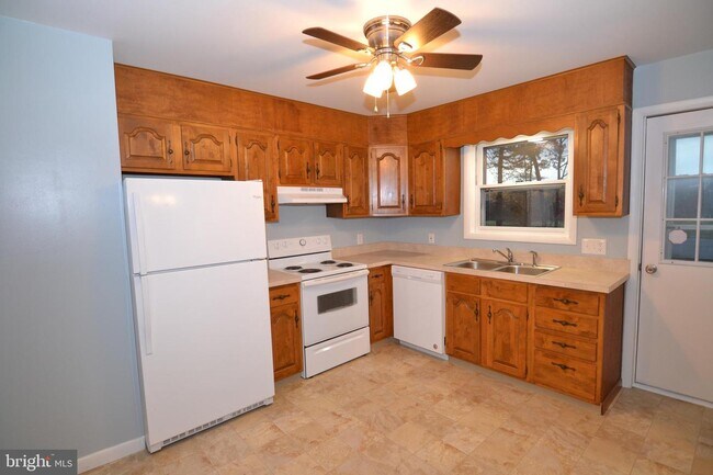 Building Photo - 1079 W Kings Hwy