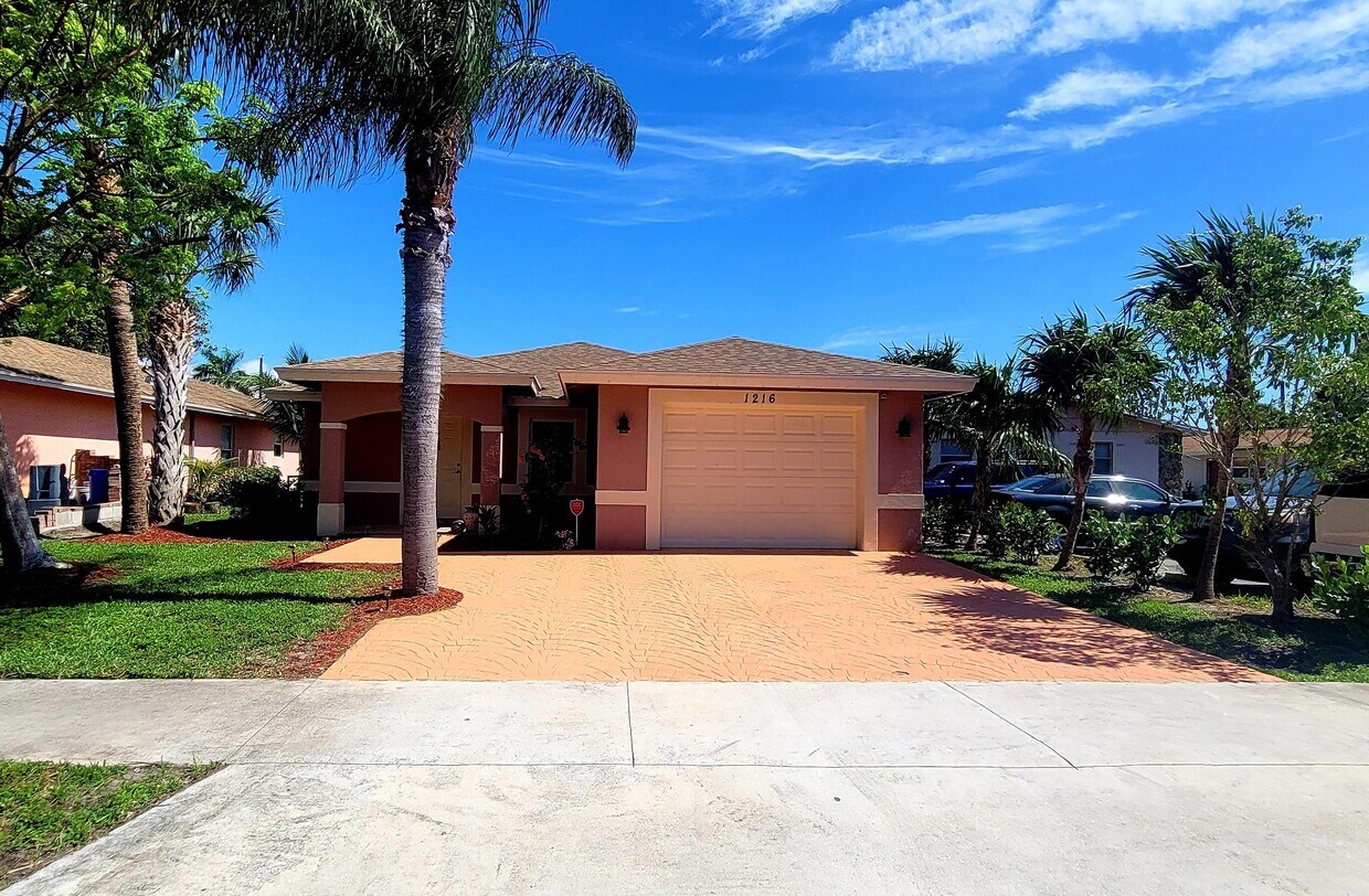 Foto principal - 1216 17th Ave N