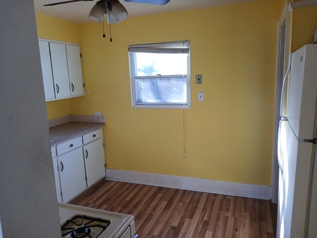 Building Photo - 582 Plum Ave