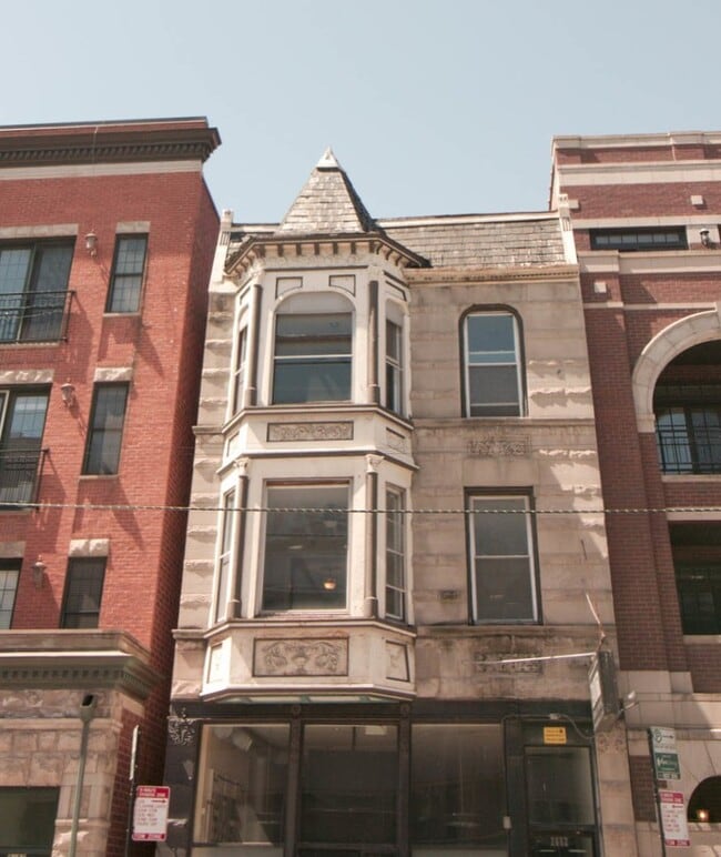 Building Photo - 2652 N Halsted St