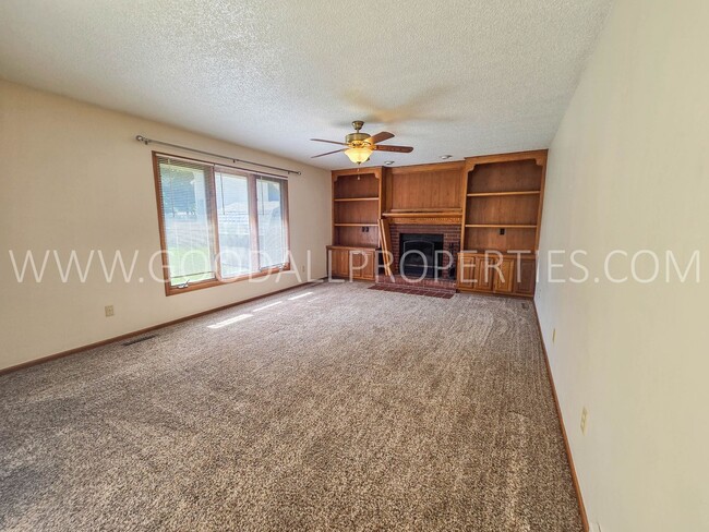 Building Photo - 1104 Prairie View Dr