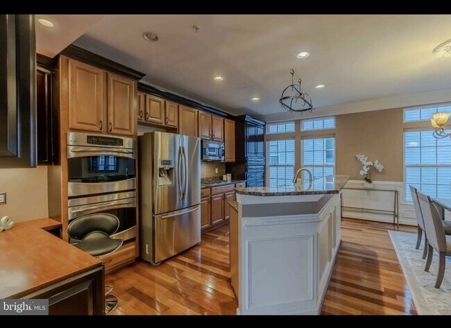Kitchen - 906 Oldham St