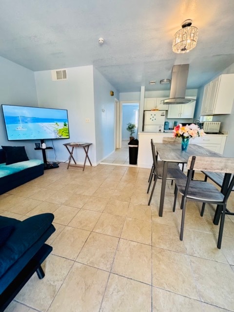 Building Photo - Rebecca