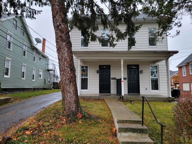 Building Photo - 115 E Chestnut St