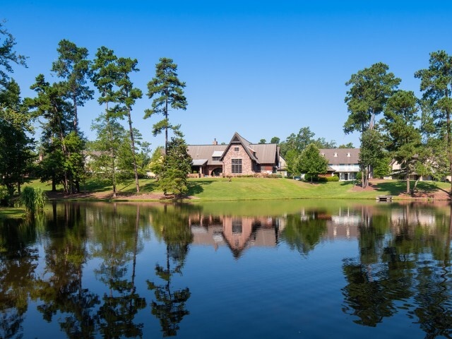 Enjoy serene lakeside views at The Cottages of Hattiesburg. - The Cottages of Hattiesburg Homes