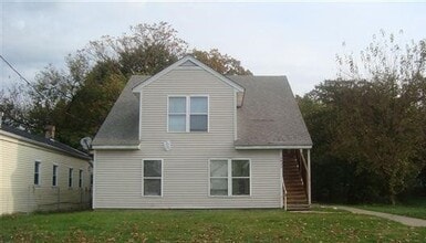 Building Photo - 2433 Slevin St