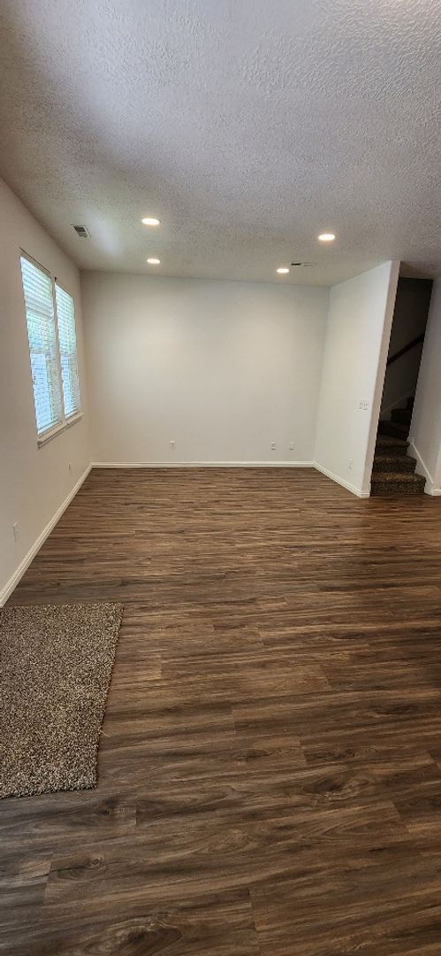 Foto del edificio - Beautiful 3 Bedroom Townhome in Pleasant G...