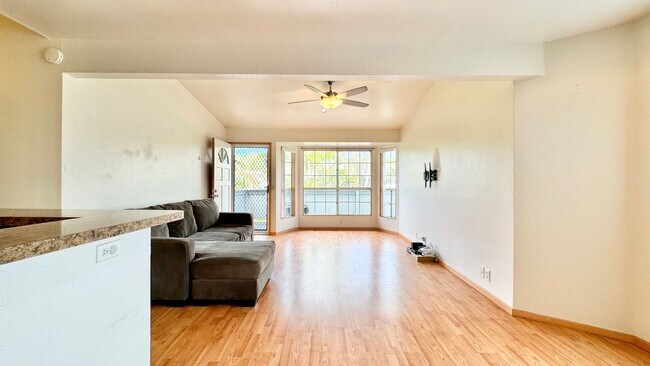 Foto del edificio - 2 BED/2 BATH/2 PRKG + Washer/Dryer INSIDE ...