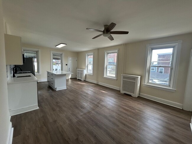Building Photo - 423 Righter St