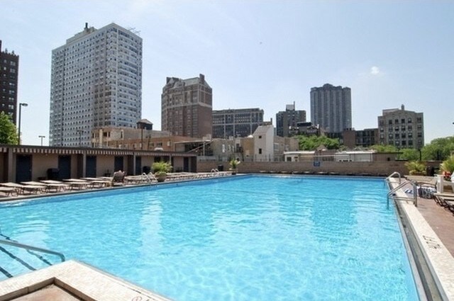 Foto del edificio - 655 W Irving Park Rd