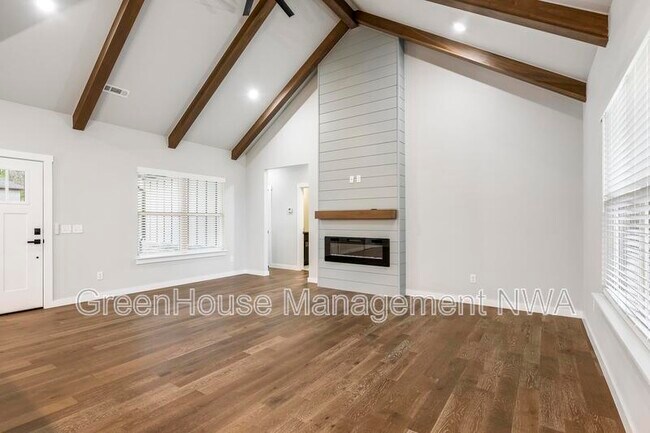 Building Photo - 2 Cawood Dr