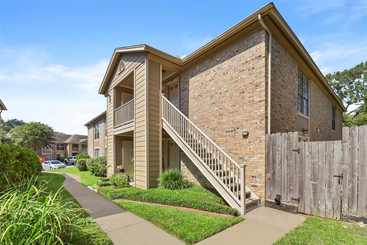 Primary Photo - 1311 Antoine Dr