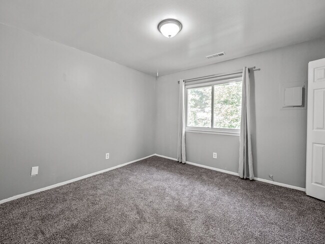 Foto del edificio - 31701 Hoover Rd