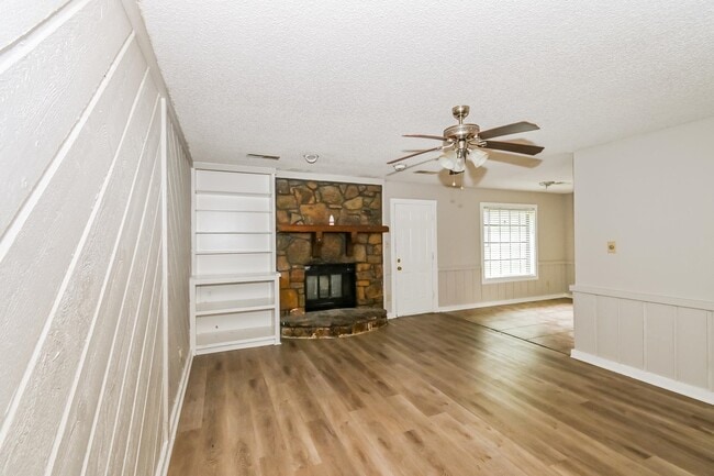 Building Photo - 6770 Starkenburg Ln