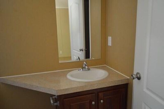 Foto del edificio - 3 Bed, 2 Bath Home on 1.5 wooded acres in the Dutch Hill Area