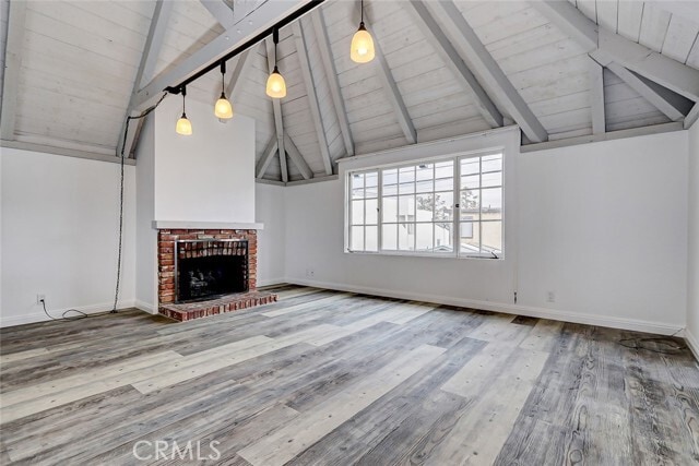 Building Photo - 2050 Loma Dr