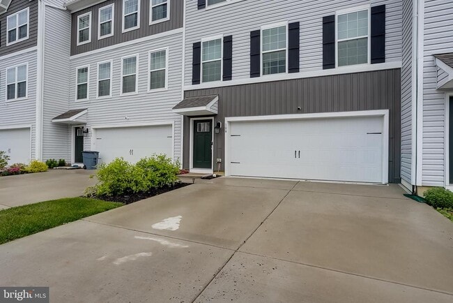 Building Photo - 104 Levis Dr
