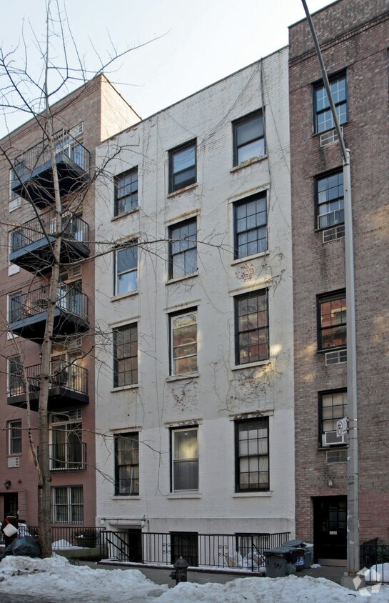 Primary Photo - 246 W 21st St