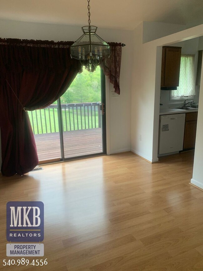 Foto del edificio - 7847 Forest Edge Dr