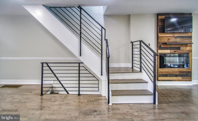 Building Photo - 410 E Mt Airy Ave
