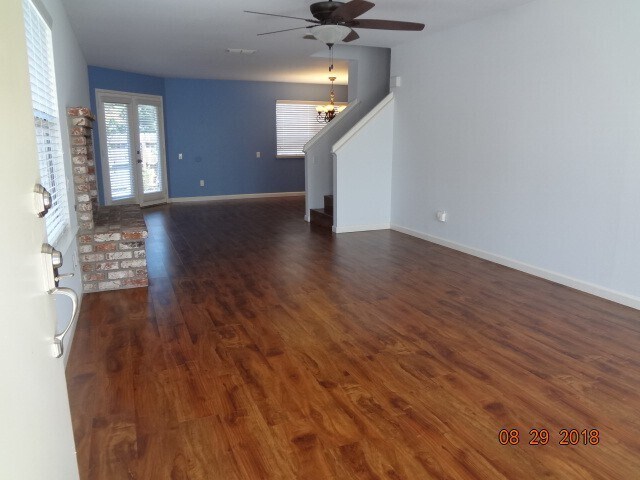 Foto del edificio - Beautiful 3 bedroom 2 1/2 bath Town-House Coming Soon!