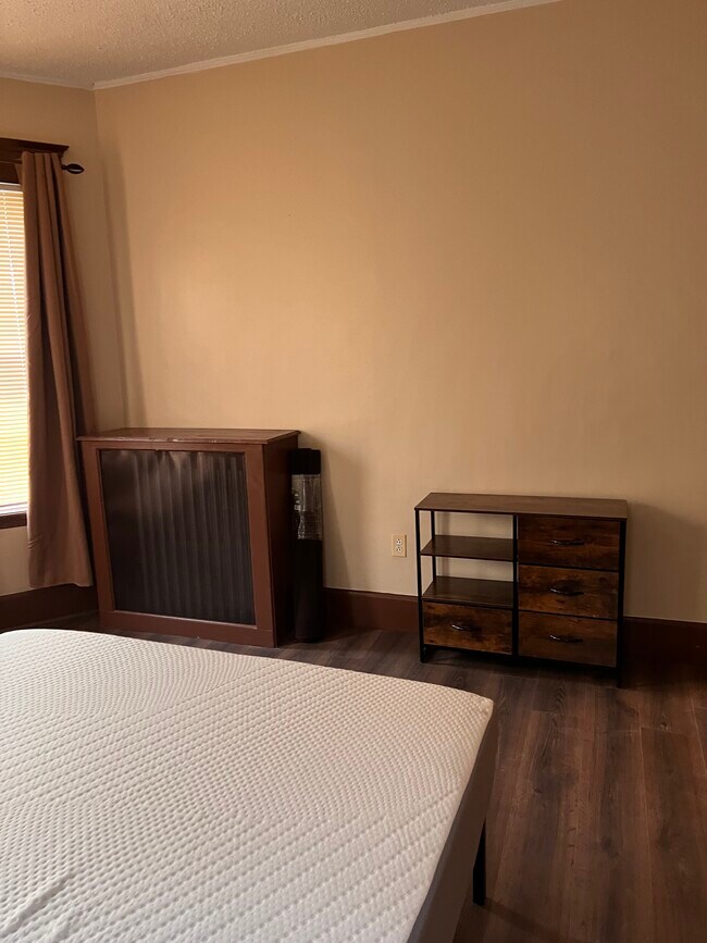 Furnished - 30 Cunningham St