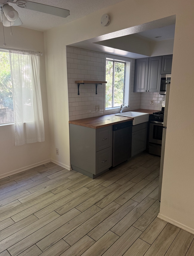 Building Photo - 7320 Balboa Blvd