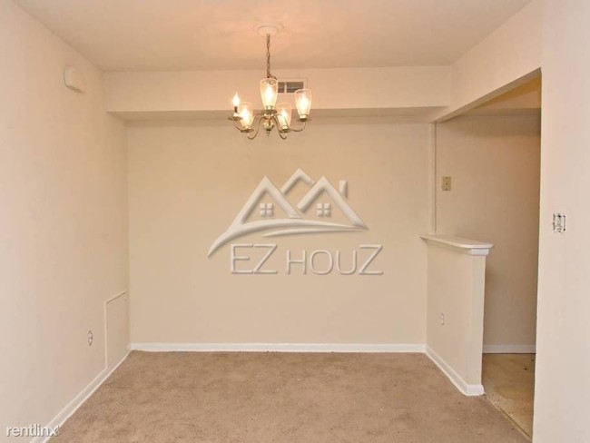 Foto del edificio - 2 br, 1 bath Apartment - 4907 Frederick Ave,F