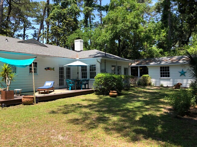 Foto del edificio - 6 Pinewood Ave