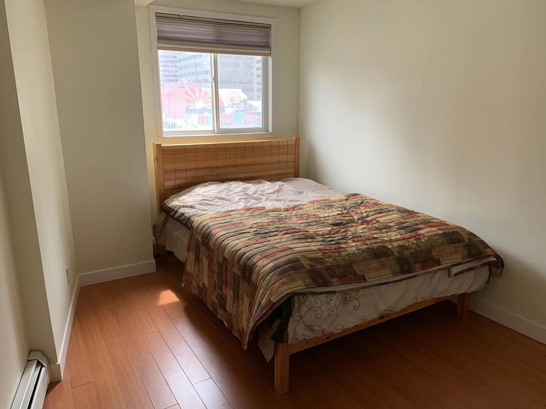 Primary Photo - 110 2 Av SE