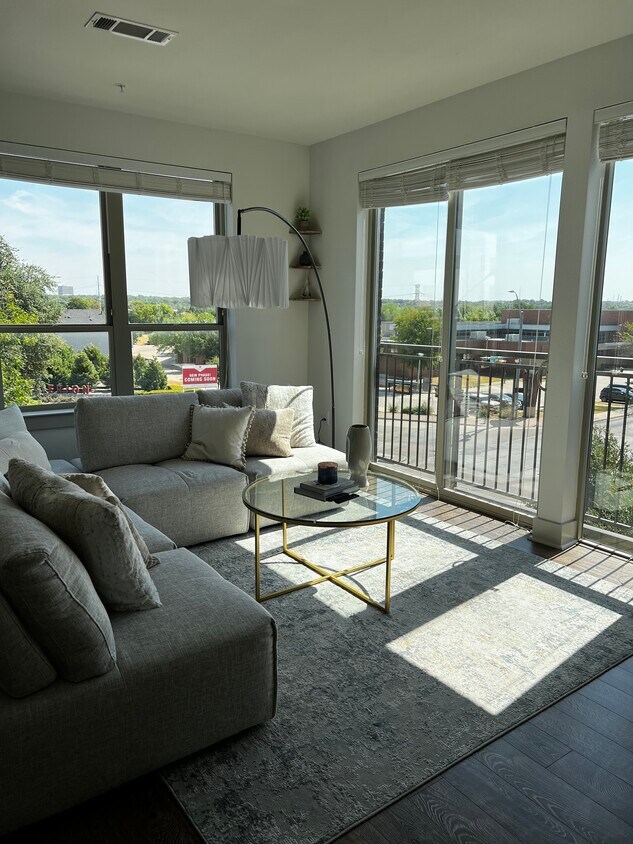 Foto principal - 8240 Meadow Rd