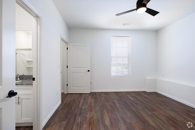 2BR, 2BA - 1,101SF - Bedroom - Washington Terrace
