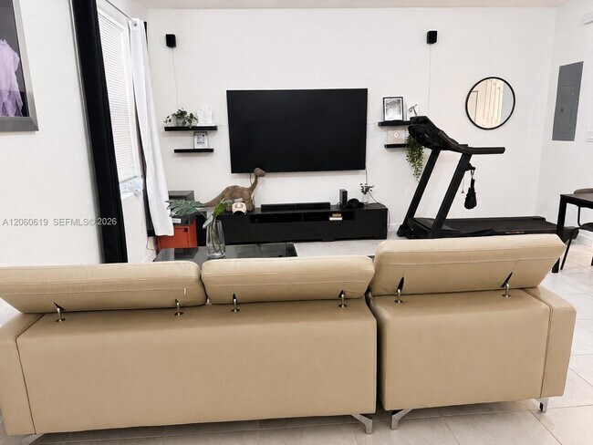 Foto del edificio - 126 NW 11th Ct