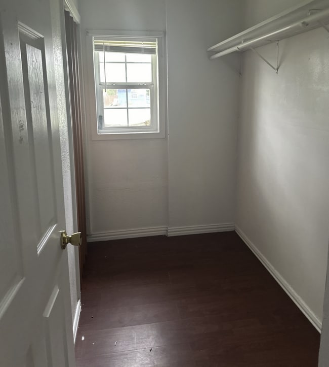 Foto del edificio - 1410 Burke Dr