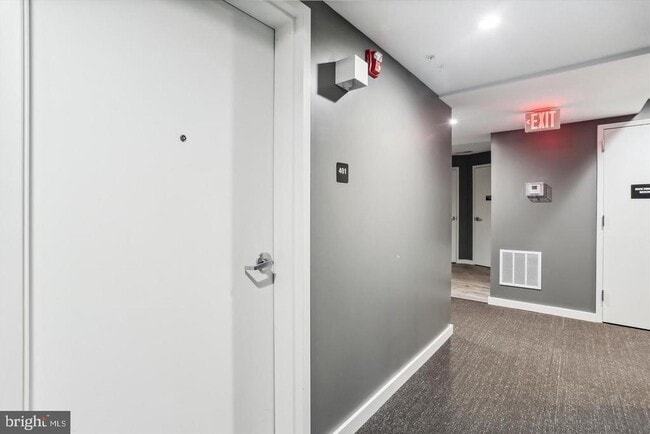 Building Photo - 700 Roeder Rd
