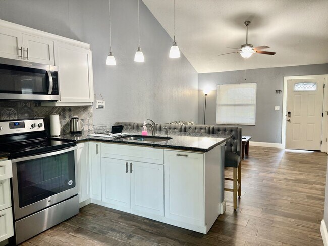 Foto del edificio - 1700 Ridgewood Ln