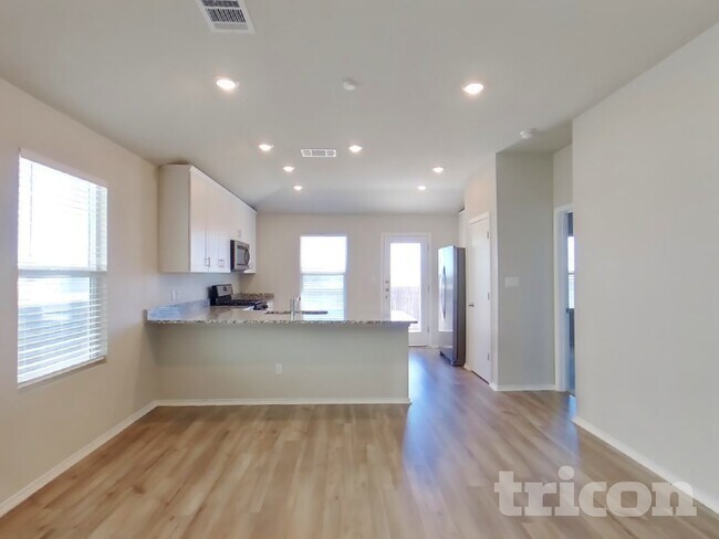 Foto del edificio - 5205 Sidesaddle Dr